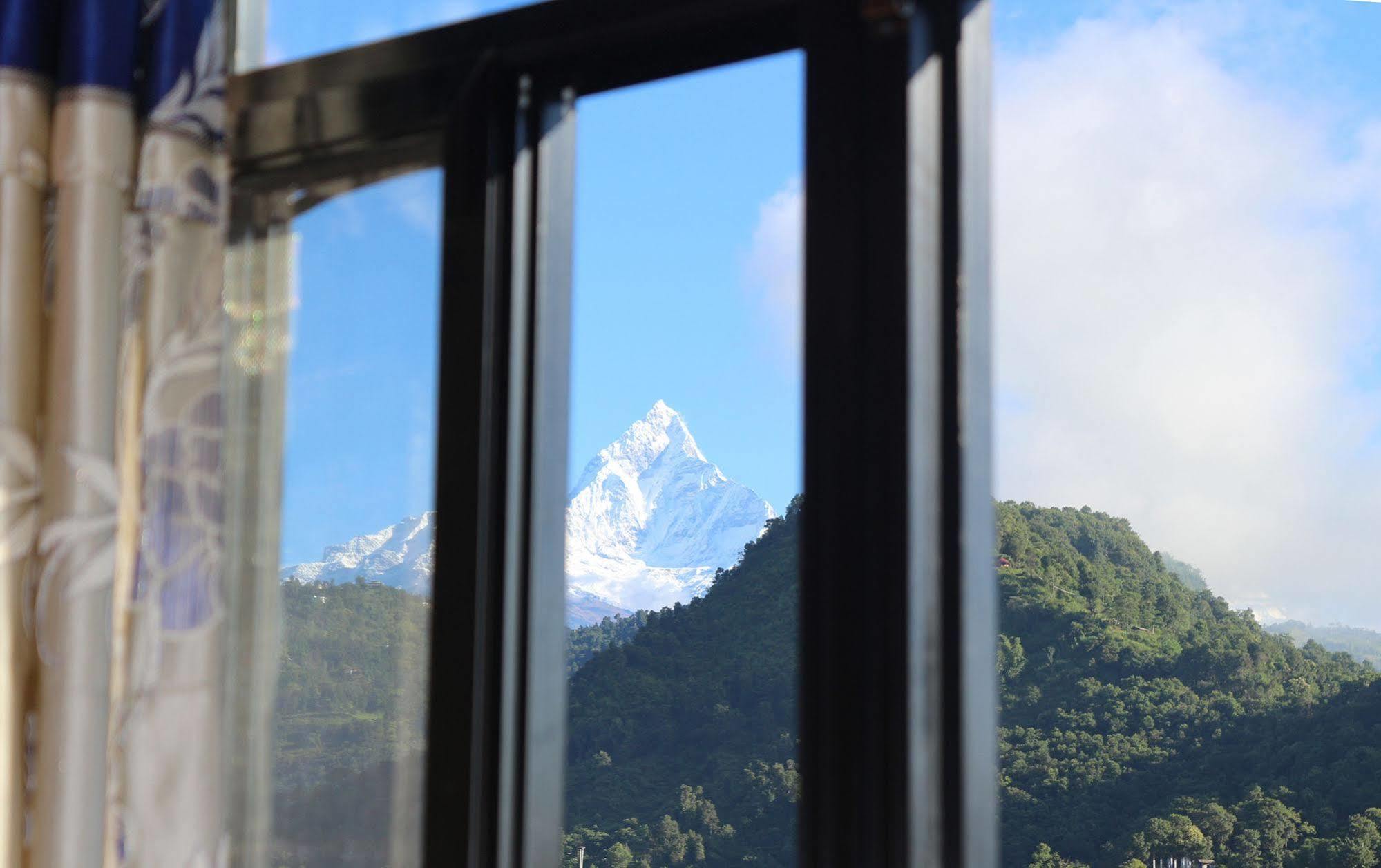 Hotel Buttercup Pokhara Exterior foto